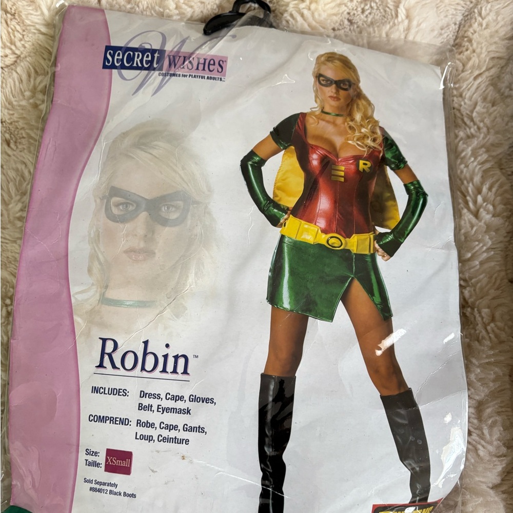 NIB Robin Costume with Cape and Accessories